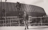 Vladimír Nadrchal on a representative tour in the USA in 1960. Standing in front of the Los Angeles hockey arena