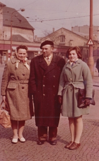 Hana Bébrová with her parents, 1965