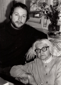 Jan Ungár with his mother Augusta Ungárová, 1988, Prague