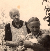 Aunt Wilhelmina from grandmother Anna, one year old Jan Ungár, Roztoky, 1946