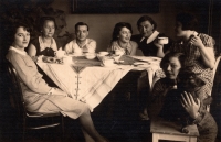 From left: mother Augusta Ungarova, grandmother Anna Rambousková, uncle Antonín Rambousek, Ludmila Rambousková later Kalandrová, Jarmila Rambousková later Drtikolová, ??, with dog Věra Rambousková later Světlíková, Prague Bubeneč, 1928
