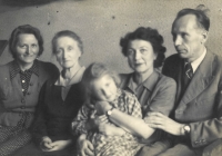 From right: Záviš Kalandra with Mrs. Ludmila Rambousková and other members of the Kalandra family