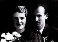 Parents of Jindřich Kaděra: Marie, née Vilšerová, and Jan Kaděra in a wedding photograph in 1935