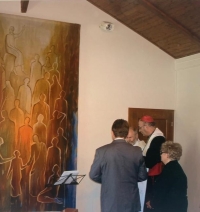 Eva Pospíšil-Hanušová with Archbishop Jan Graubner during the blessing of a tapestry