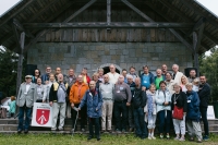 Warcisław Martynowski na setkání polských a českých členů Polsko-československé solidarity na Borůvkové hoře po třiceti letech 19. srpna 2017 (uprostřed objímá české kurýry Miroslava Odložila a Vladimíra Trlidu)