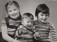 Children of Ida Menzinger, from left Renáta, Ida and Helena, 1963