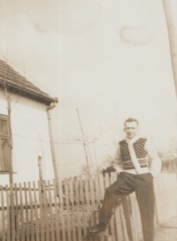 Karel Matula in Násedlovice in front of his house
