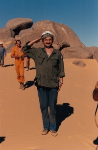 Václav Chabr "reporting" in the Nubian desert