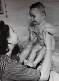 Little Kateřina Blumová with her mom, 1954