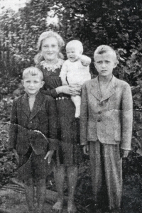 Losert siblings - from left Stanislav, Vlasta, Antonie, Jaroslav, 1944