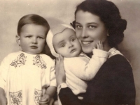 Pavla Dostálová with her brother and mother