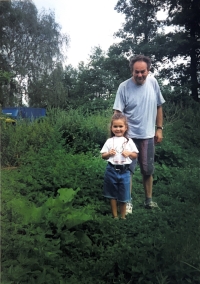 Witness with his granddaughter in 1997