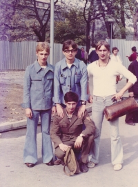 Emil Pejša vpravo, odchod z vojny, 1976