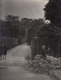 František Brouk at the barricade in Jaroměř in May 1945