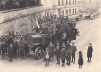 Mobilized men in Jaroměř in 1914, among them is also the grandfather of František Brouk, who fell in battle of the Piave River