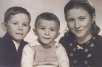 František Brouk (left) with his brother Zdenek and sister Jiřina in the 1940s