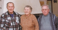 František Brouk (right) with his sister Jiřina and brother Zdenek in 2018