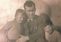 Bohumil Fulín with his sons, 1949