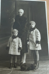 Vlašim, 1927: grandmother Ursula and sons Jan and Vilibald (father of Eva Vaňková)