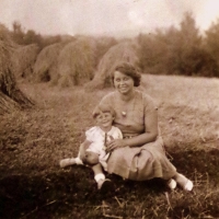 Marie Pechmanová s dcerou Milenou, 1934