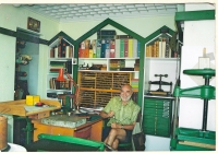 Bedřich Zákostelecký in his studio in Přeštice, 2001