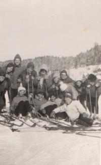 2. zprava na horách se střední školou z Ústí nad Labem, 1964