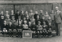 Zdeněk Cvrk (fourth from left in the front row) as a first grade pupil, 1939/1940