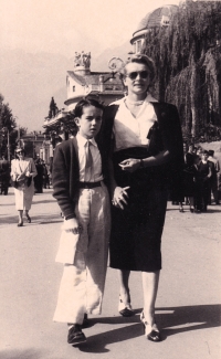 Giorgio Savo with his mother, Merano, 1949