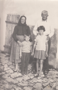 Parents Alois (*1903) and Ráchel (*1906) Klepáček with their grandchildren Josef and Marie, St. Helena, 1964