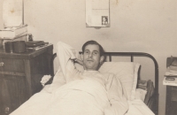 Waldemar Höptner, father of Waltraud Vild, in hospital in English captivity