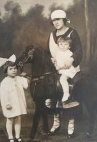 František Příhoda (right) with his sister Alexandra and nanny in the first half of the 1920s