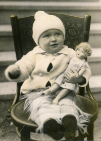 Vlasta Šolarová (tehdy Faltýsková), 1932