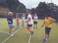 Alena Mejzlíková (první zprava) jako trenérka ve Slavii, desátá léta 20. století