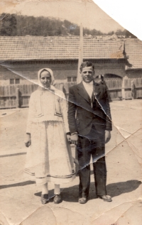 Brother Karel Merhaut with his wife Anna, Gerník, 1949