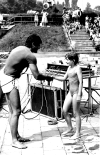 During the school swimming competition, 1988