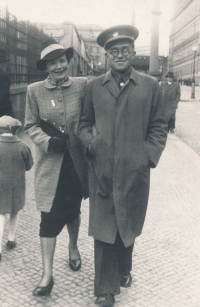 Petr Feldstein's parents in Prague-Vinohrady, 1937