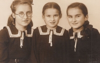 Sestry Ludmila, Helena a Anna Rolencovy – pravděpodobně v roce 1940