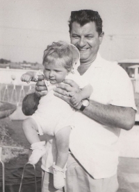 Václav Pešek, husband of Helena Pešková, with his daughter Helena in Ranchi, India in 1963