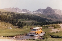 Lubomír s Veronikou v Pyrenejích při přejezdu mezi Francií a Andorrou v roce 1977