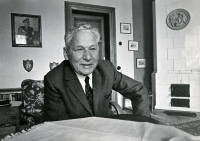 Karel Janoušek in his apartment in Klárov (about 1970)