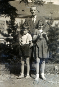 Jana Janstova with her father and brother, 1958