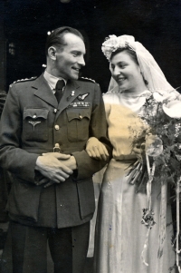 Wedding photograph of the parents of Karel Janšta and Jiřina Řežábková-Janštová, 1947