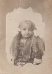 Lubomir Schimmer's mother as a little girl in 1911