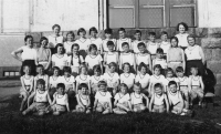 Students of Sokol in Aš, Jitka in the 2nd row in the middle marked with a cross,1936