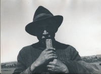 Playing a musical instrument (hollow corn cob), Chile