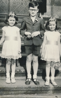 Jaroslav Someš with his sisters, late 1940s