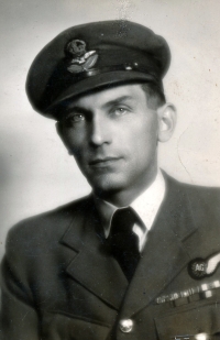 Father of the witness Karel Janšta in RAF uniform