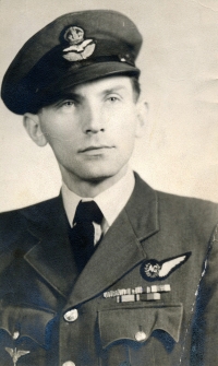 Otec pamětnice Karel Janšta v uniformě letce RAF