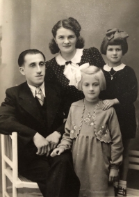 Tomáštik family photo, 1940s