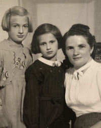 With her mother and sister, 40s